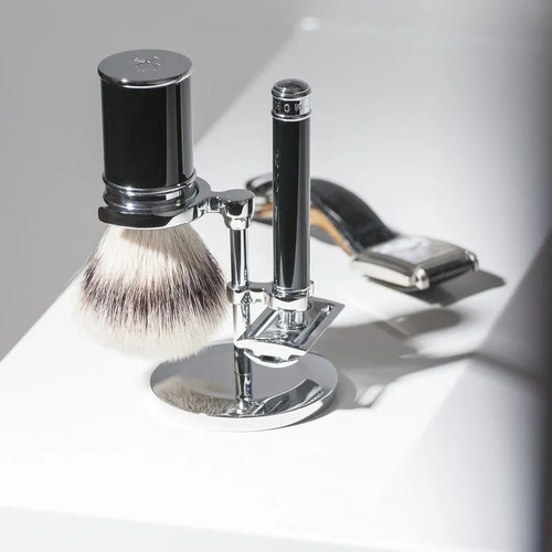 Бритвенный набор MUEHLE TRADITIONAL, черная смола, барсучий ворс высшей категории Silvertip, Т-образная бритва — изображение 2