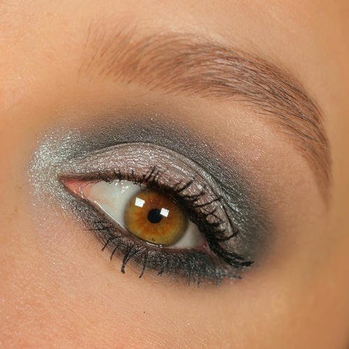 Набор декоративной косметики `REVOLUTION` SMOKEY EYES (палетка теней для век, тушь для ресниц, карандаш для глаз) — изображение 3